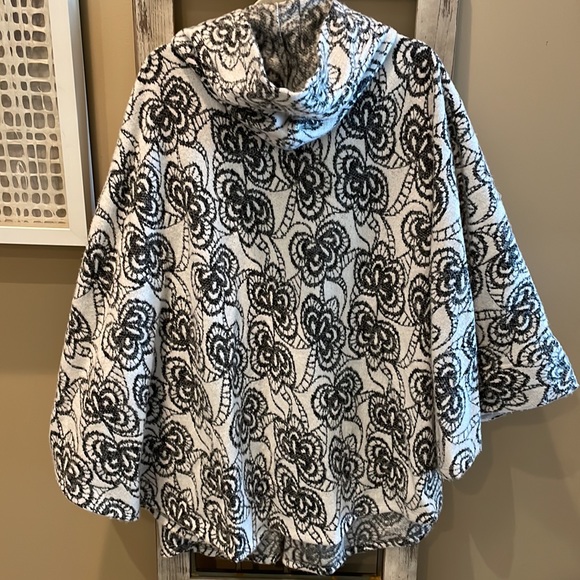 Pure Essence Poncho - Picture 3 of 3